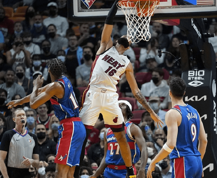  多伦多猛龙加时末段豪取连胜，志在葡超名次提升，震撼外界，身体对抗强度拉满